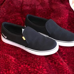 Brand new Nike flats